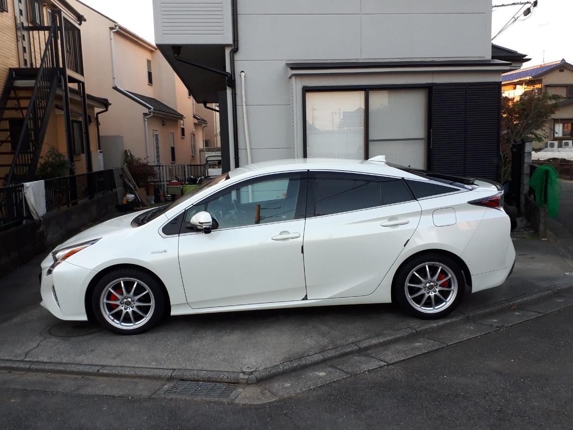 スタッドレスタイヤ プリウス50系