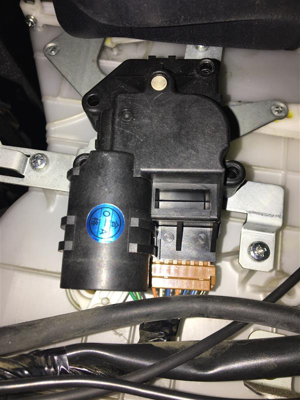 シルビアエアコンモードドアアクチュエーター交換（日産 シルビア・S15