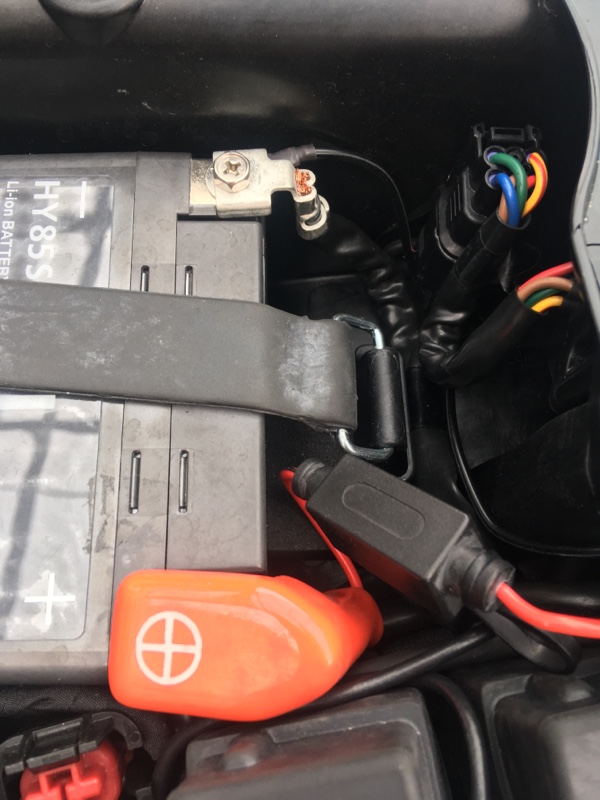 充電用コネクタ取り付け（ホンダ CBR1000RR-R FIREBLADE SP）by じょに