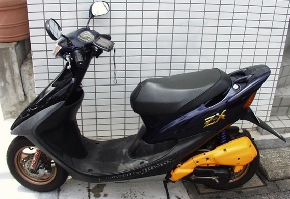 ライブDio ZX AF35 スチールホイールからアルミホイールへ