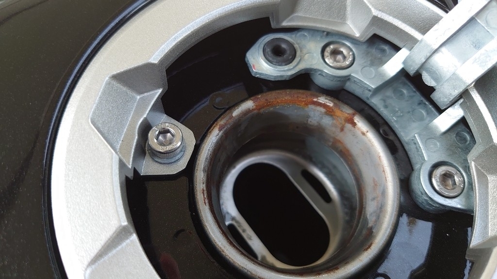 燃料タンク給油口の錆💧（カワサキ Ninja ZX-25R）by 姉流絵依茶