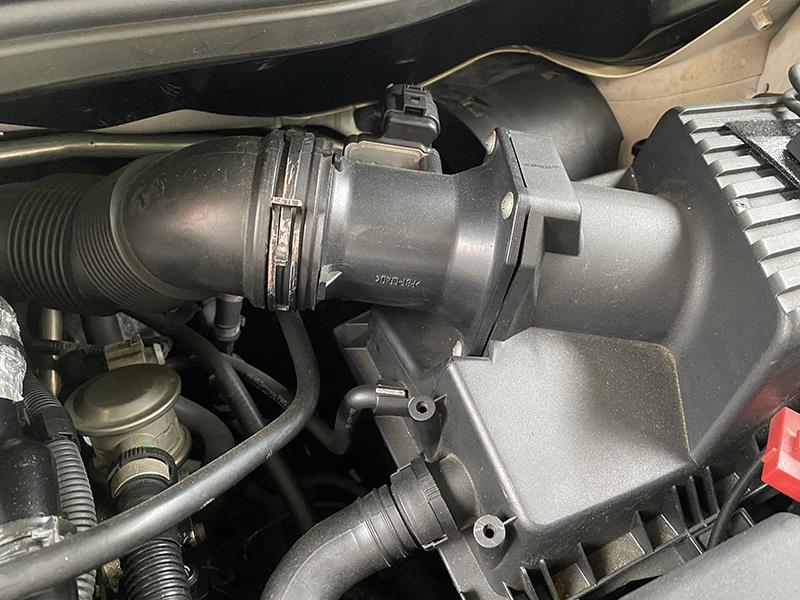 コスパ最高！ニュービートル エアインテークパイプ交換