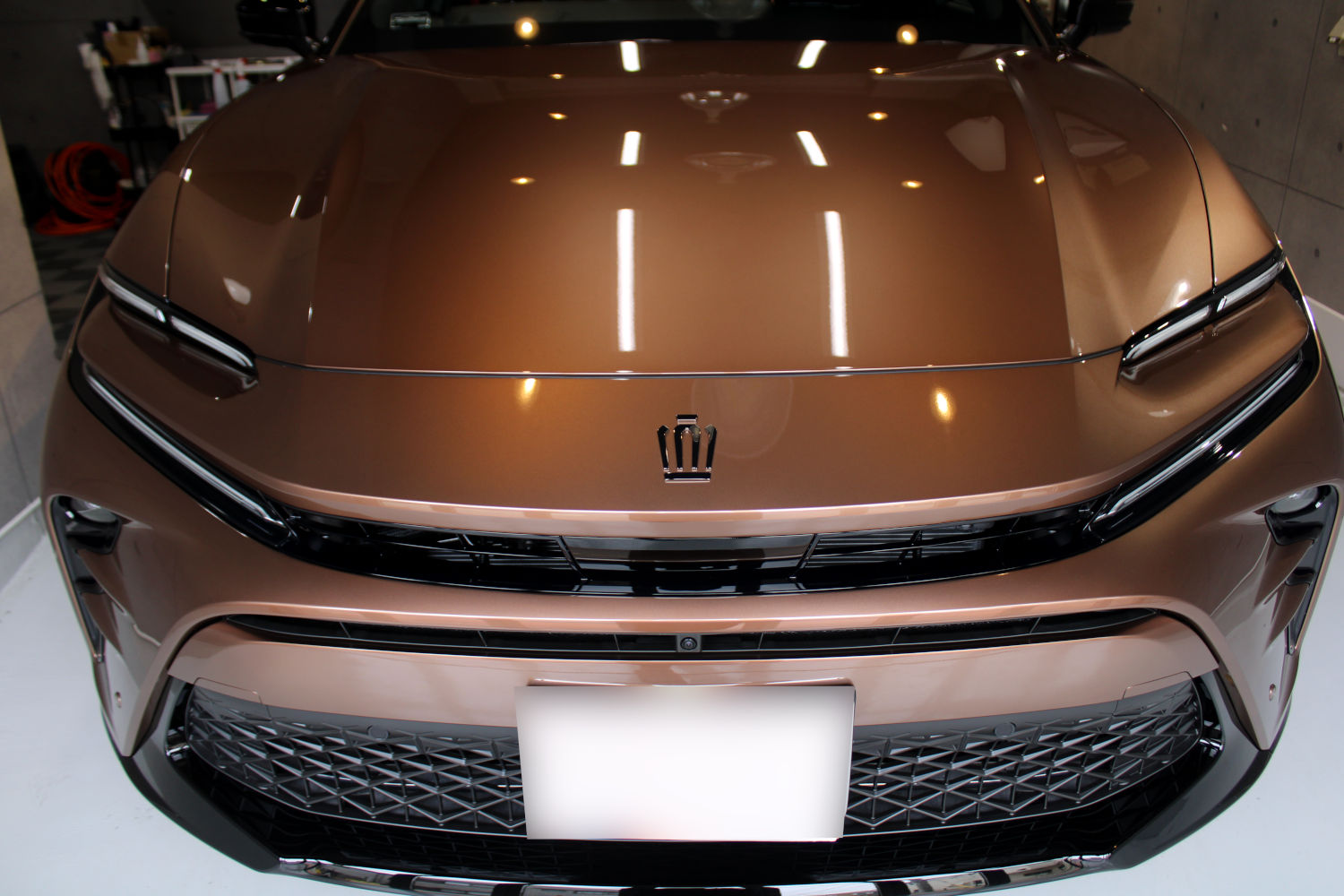 新車】 プレシャスブロンズ×ブラックのバイカラー。トヨタ・クラウン