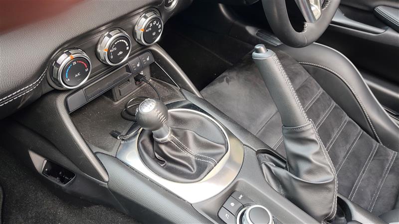 値下NDロードスター用LIBERALコンソール、リッド、センターフード