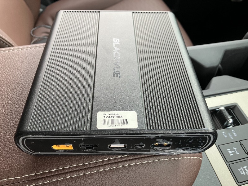 ドラレコ駐車監視用サブバッテリー隠蔽取付（トヨタ ランドクルーザー