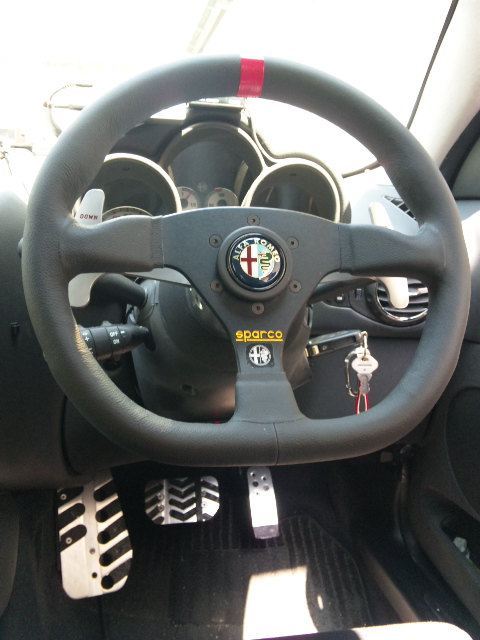 STEERING WHEEL TUNING P104 Limite sparco(スパルコ)のステアリングの