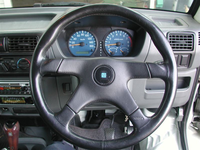 Gara GARA4 TYPE4 ブラックレザー NARDI(ナルディ)のステアリングの