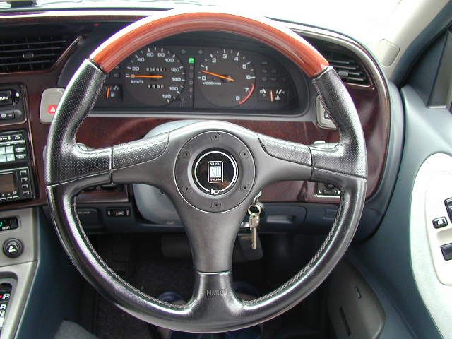 Z5 マホガニーウッド/ブラックレザー NARDI(ナルディ)のステアリングの