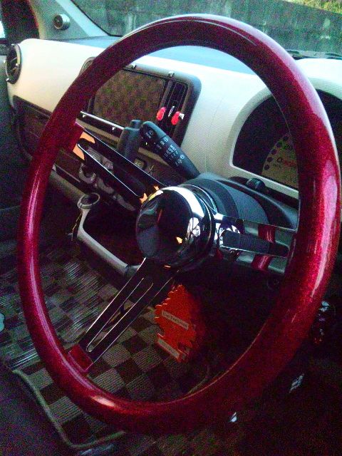 ムーンアイズ メタルフレーク レッド ステアリング ユニバーサルボス