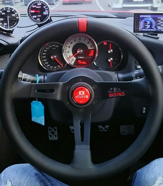 MOMO Full Speed 328φ + ボス 540S + ホーンリング