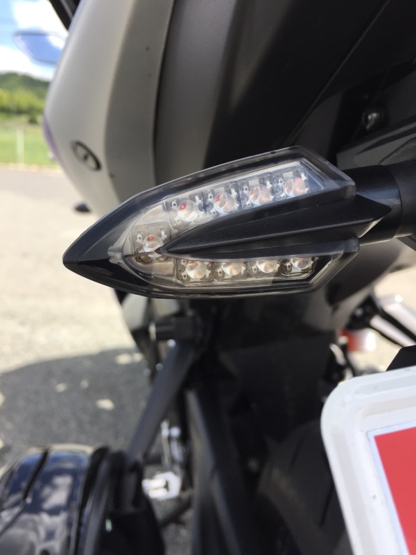 ワイズギア LEDウインカー ブラック のパーツレビュー | YZF-R25(ねむ
