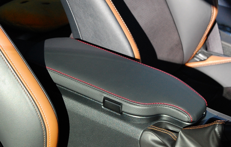 トヨタ(純正) アームレスト・センターコンソール のパーツレビュー