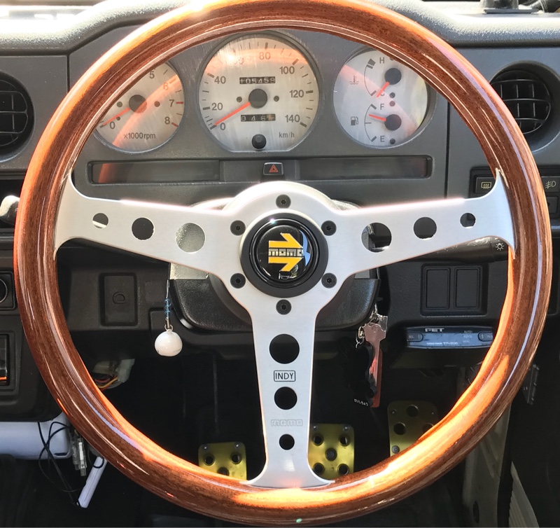 正規品momo モモ スーパーインディ ステアリング ハンドル ナルディ