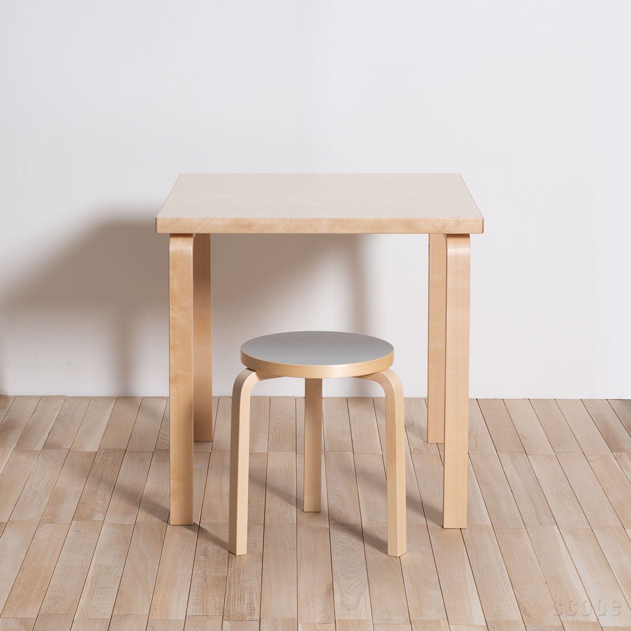 81C テーブル | Artek (アルテック)