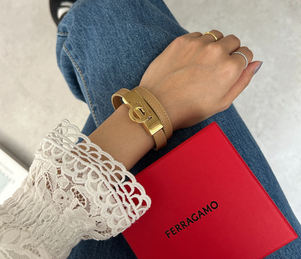 オンオフ使える!フェラガモの「ガンチーニ」アクセサリー名品図鑑