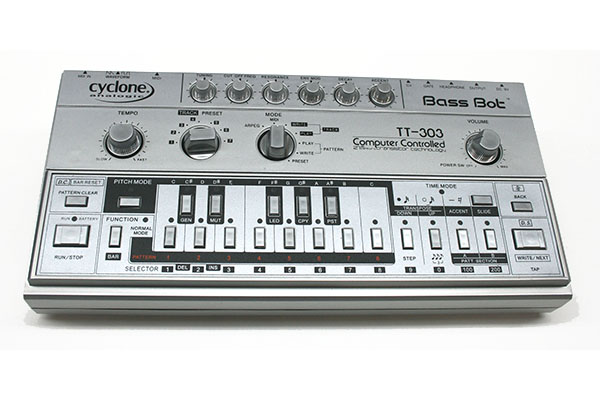 Cyclone TT-303 アナログシンセ TB-303 Cyclone TT-303 アナログ