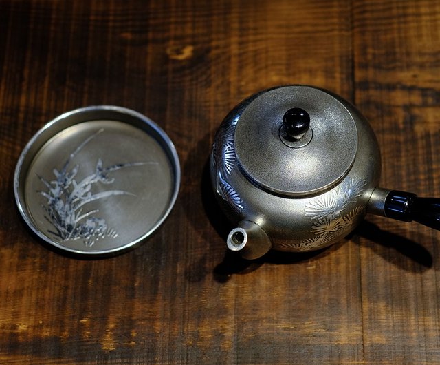 日本古美術】老松紋本錫款【側把壺】 配乾茂號【錫壺承】 天然薌沉香檀