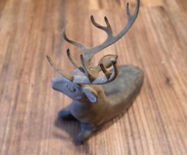 台湾 日本のヴィンテージ。純銅製の鹿の置物。ニホンジカのブロンズ