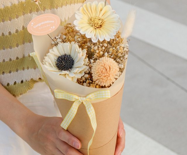 台湾 あなたに寄り添う小さなお花たち コーンストラップブーケ ソラ