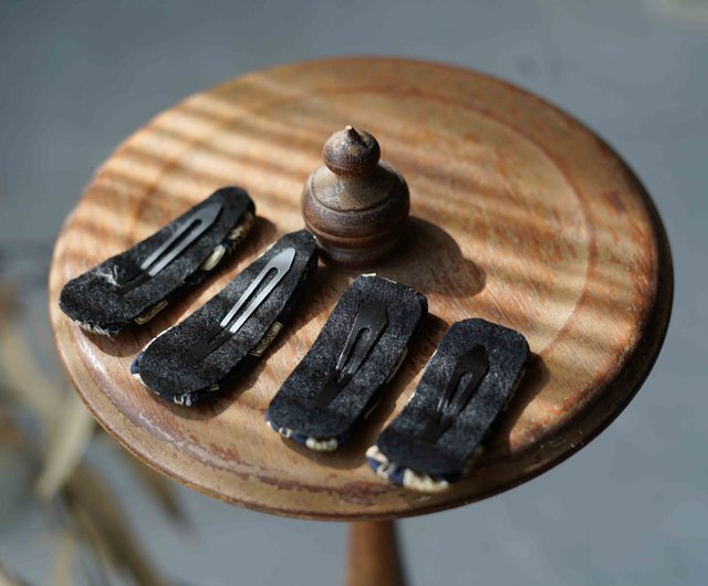 台湾 ヴィンテージネクタイをリメイクしたヘアクリップ-CHANEL-青と白