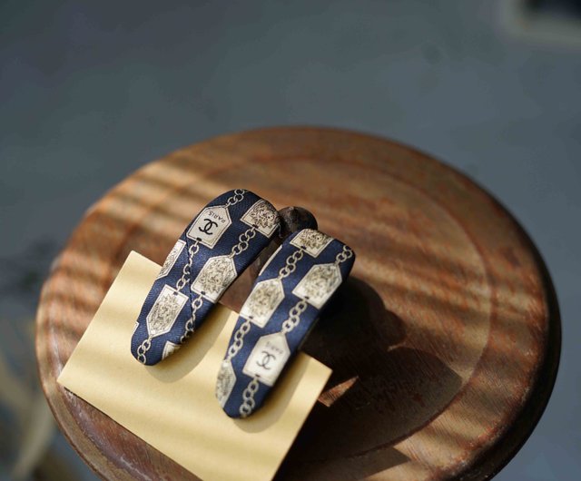 台湾 ヴィンテージネクタイをリメイクしたヘアクリップ-CHANEL-青と白