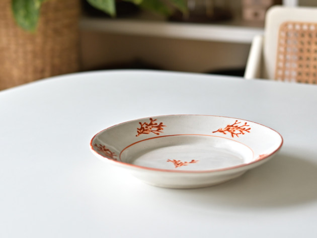 ヨシノヒトシ 赤絵6.5寸皿