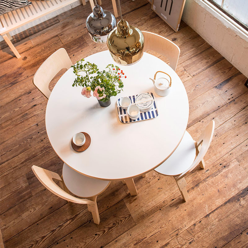 Artek（アルテック）90A テーブル ブラック リノリウム｜Alvar Aalto