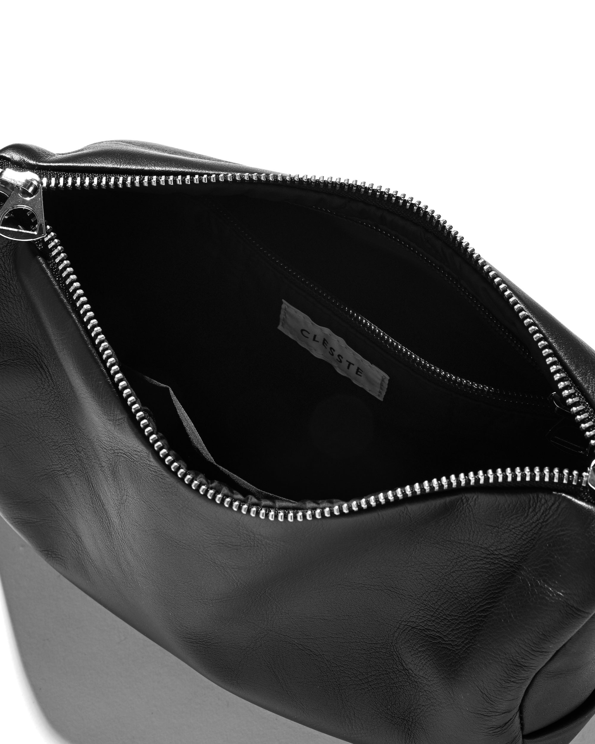 2.11 WED 20:00- IN STOCK】LEATHER DAYOFF BAG MINI (BLACK)