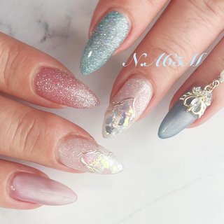 揺れるパーツのネイルデザイン(2ページ目)｜ネイルブック