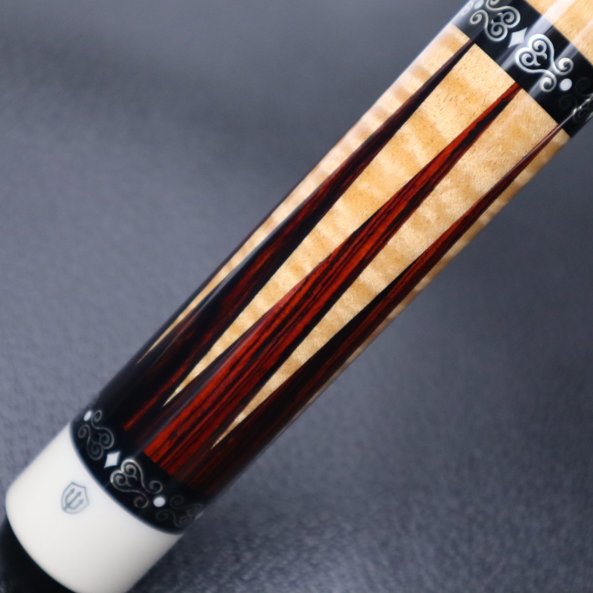 North Demon | カスタムキュー｜イリス