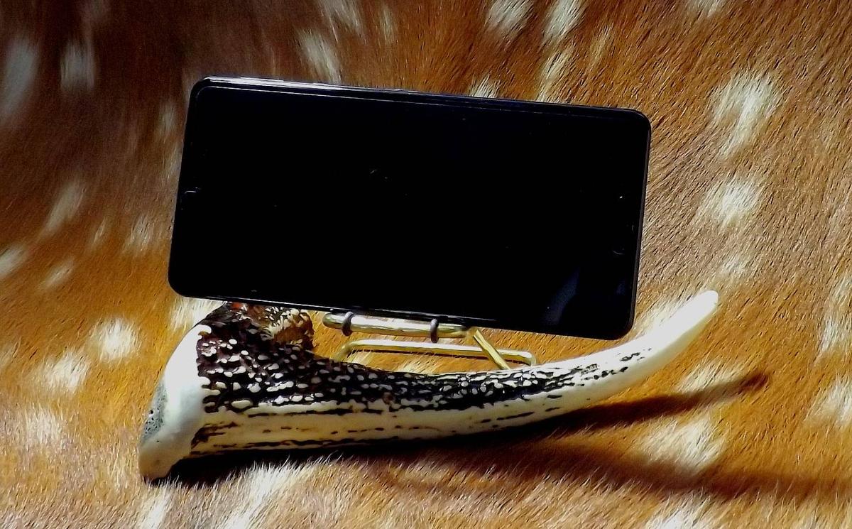 150-45 蝦夷鹿角スマホスタンド【鹿角クラフト】 | 紋別市ふるさと納税