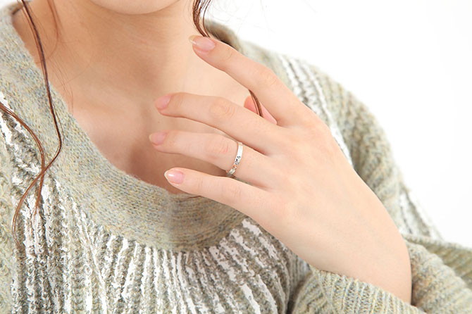 送料無料】 TIFFANY & Co. ノーツ ナロー バンド リング