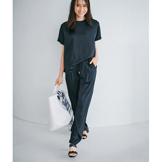 Emma Taylor]ストレッチサテンタックワイドイージーパンツ | KOBUNSHA