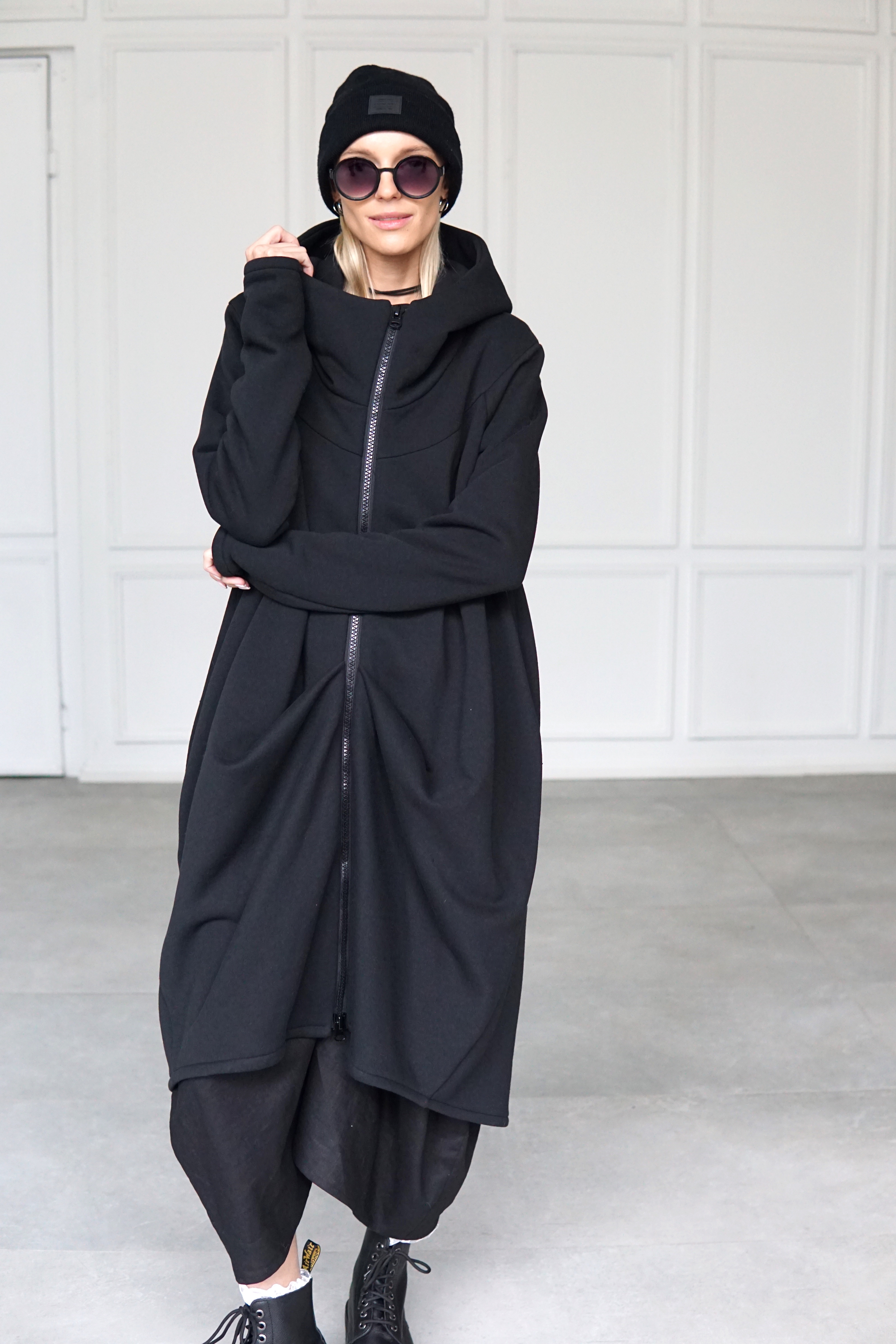 Black fleece long oversized hoodie with zipper - Diana Paukstyte