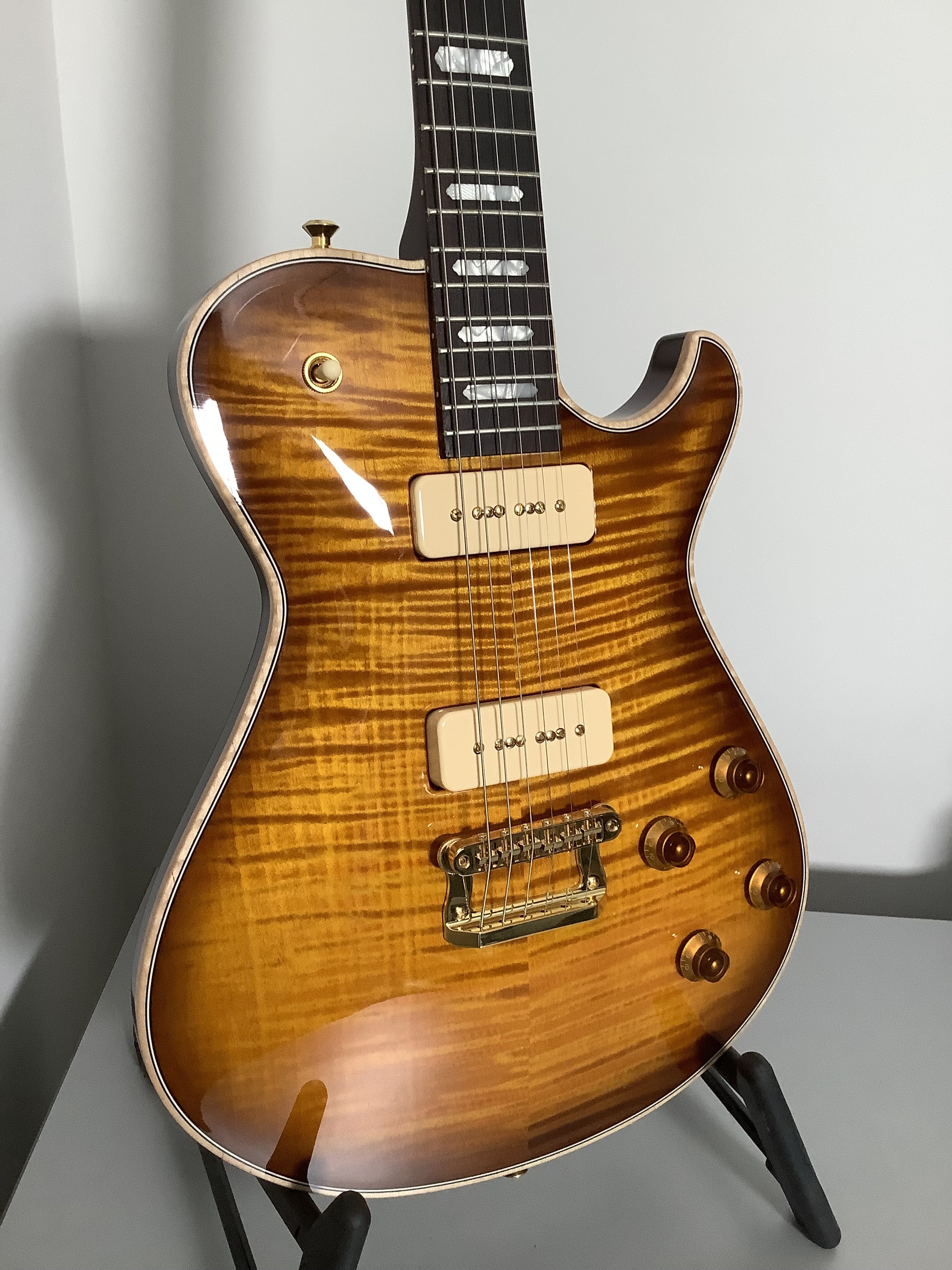 Knaggs Kenai Hickory Burst P-90 – Diffusion Audio Inc.