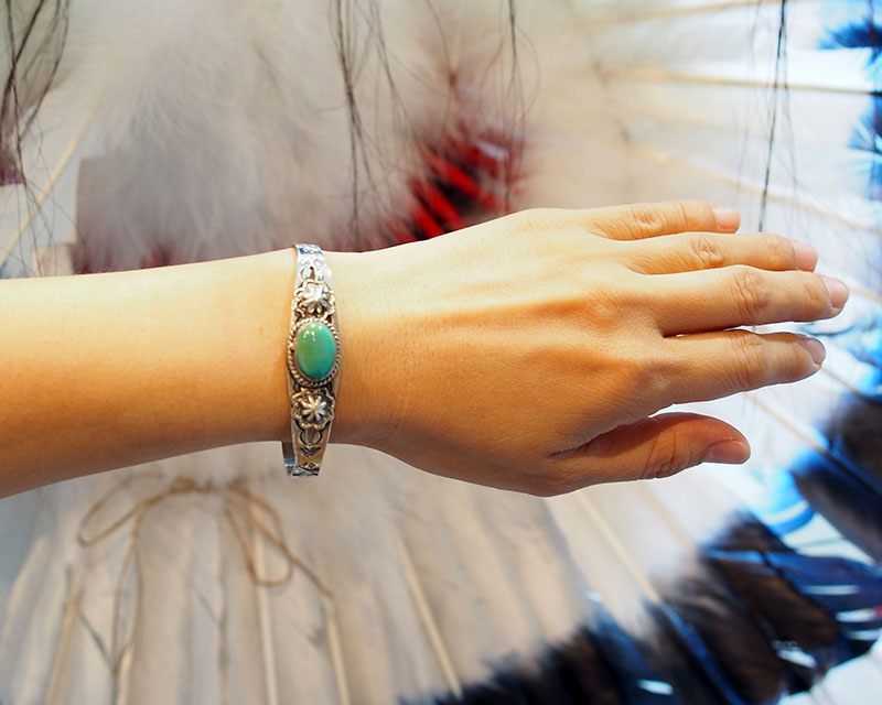 バングル、ブレスレットナバホ石物のナバホ ビンテージスタイル