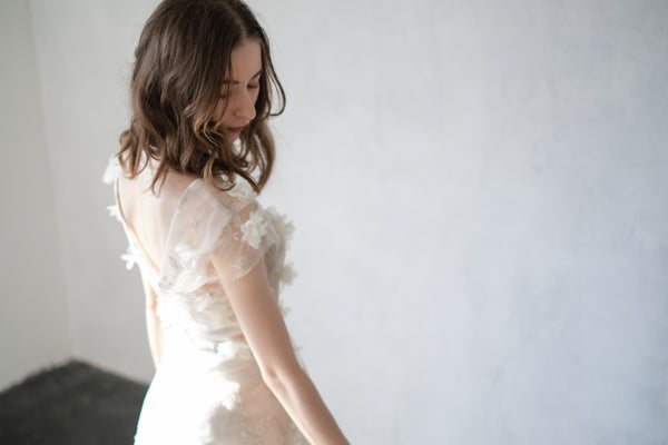 フラワーレース バックVドレス（W245）