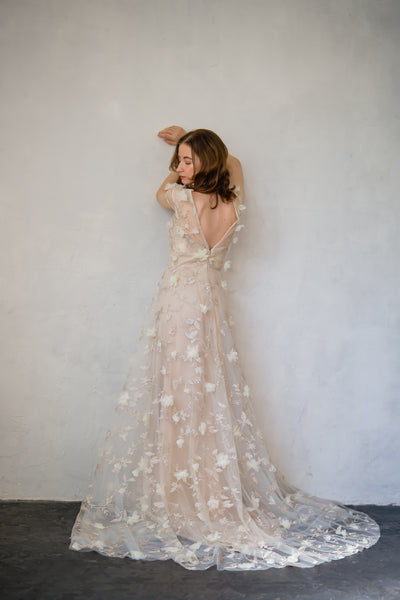 フラワーレース バックVドレス（W245）