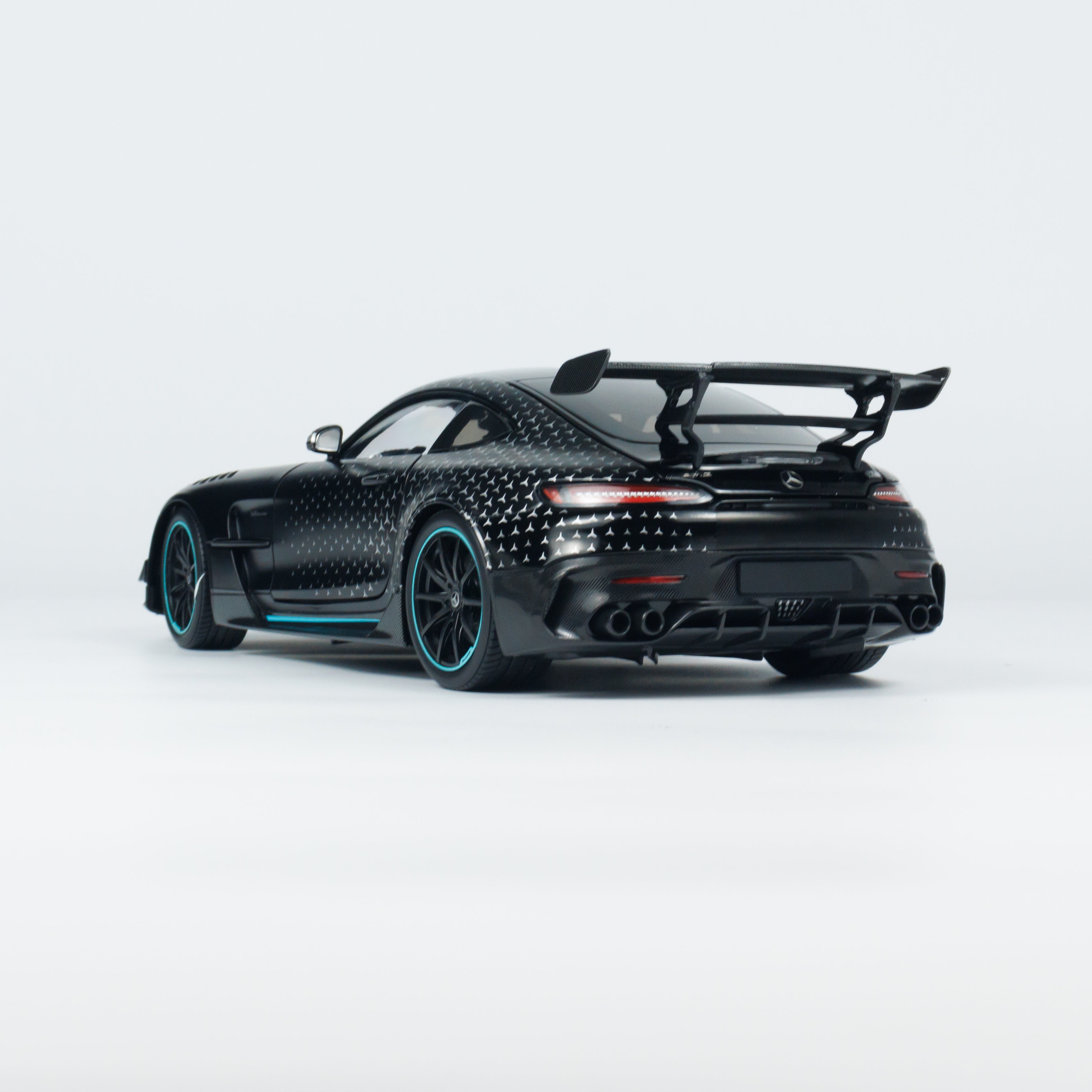 Mercedes-AMG GT Black Series Project One Edition - Minichamps 1:18