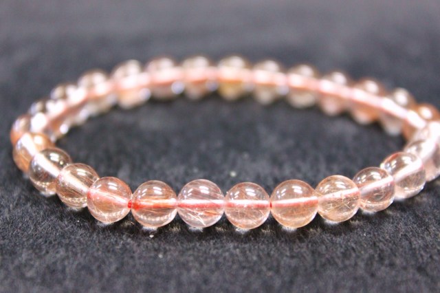 ピンクルチルクォーツ(恋愛の強い味方) 7ミリ 15cm 2200円
