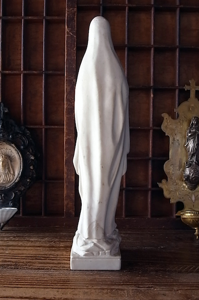 ルルドの聖母マリア像 - Eggplant