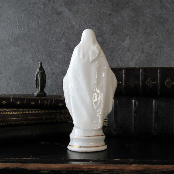 白磁の聖母マリア像 - Eggplant