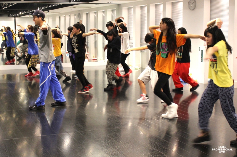 三代目J Soul Brothers山下健二郎さん来校☆ - ニュース - お知らせ