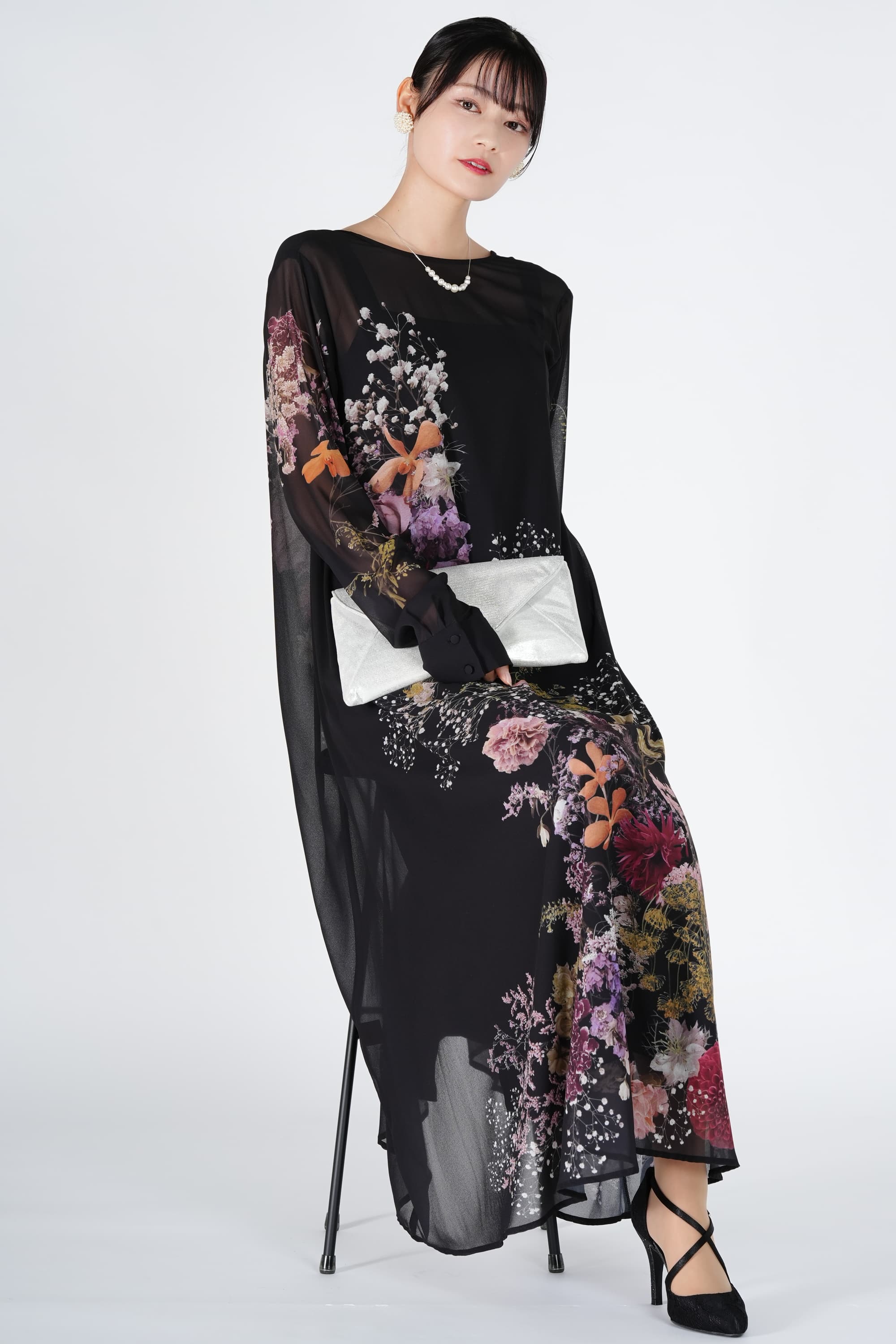 Ameri VINTAGE フラワーとろみブラックドレス (M) をレンタル - 結婚式