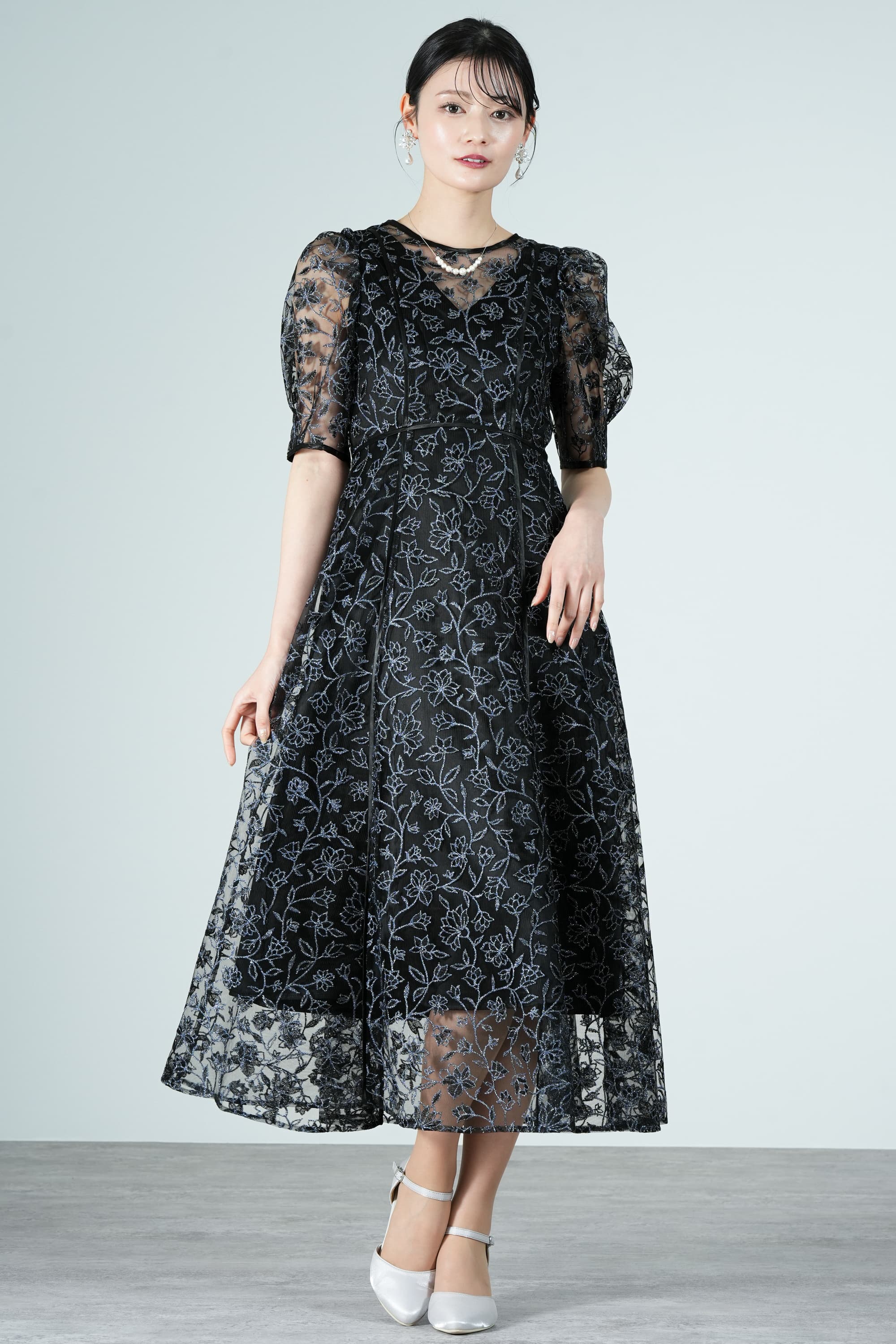 LILY BROWN フラワーラメ刺繍ブラックドレス (M) をレンタル - 結婚式