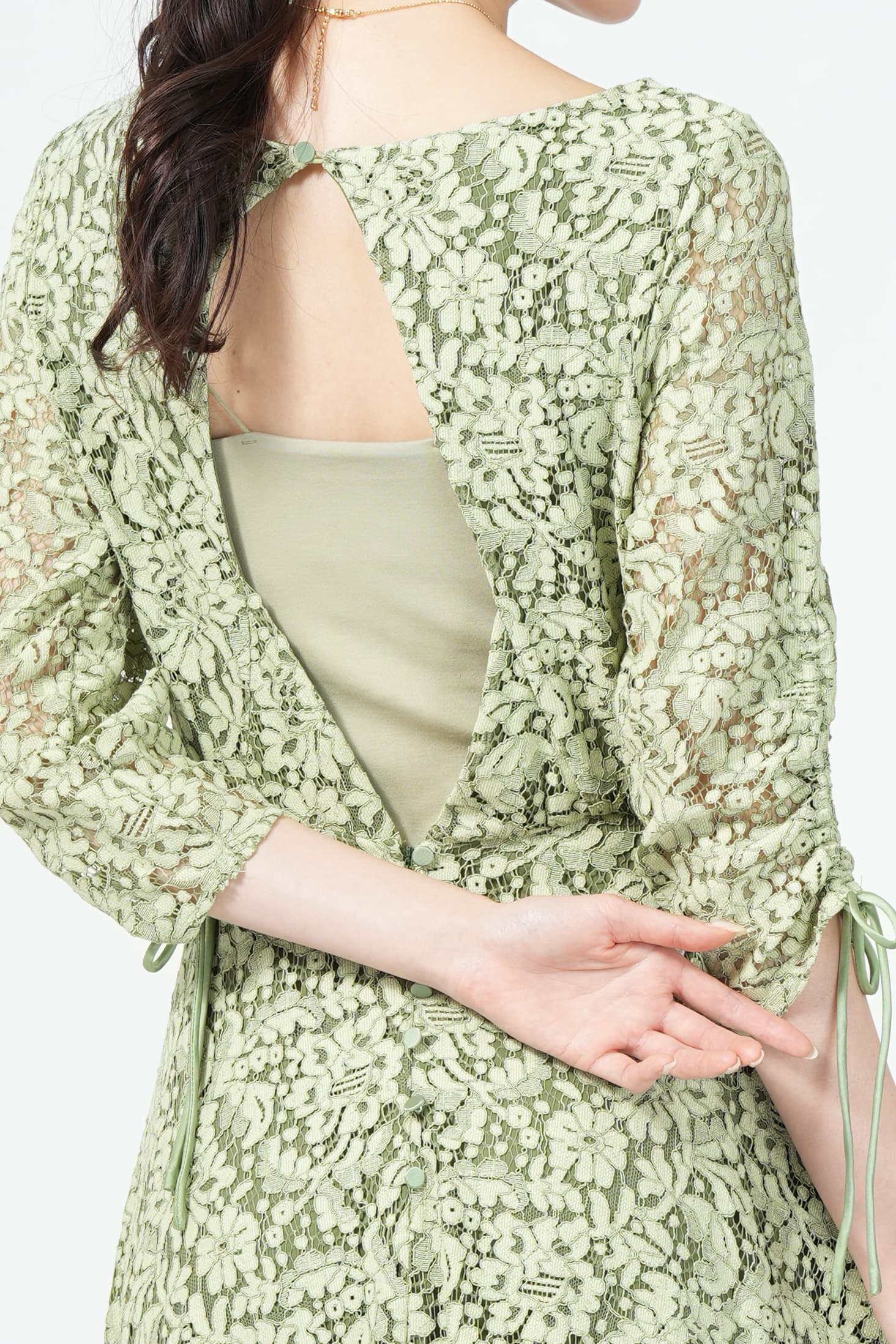 Kastane バックオープン花柄レースグリーンドレス (S〜M) をレンタル