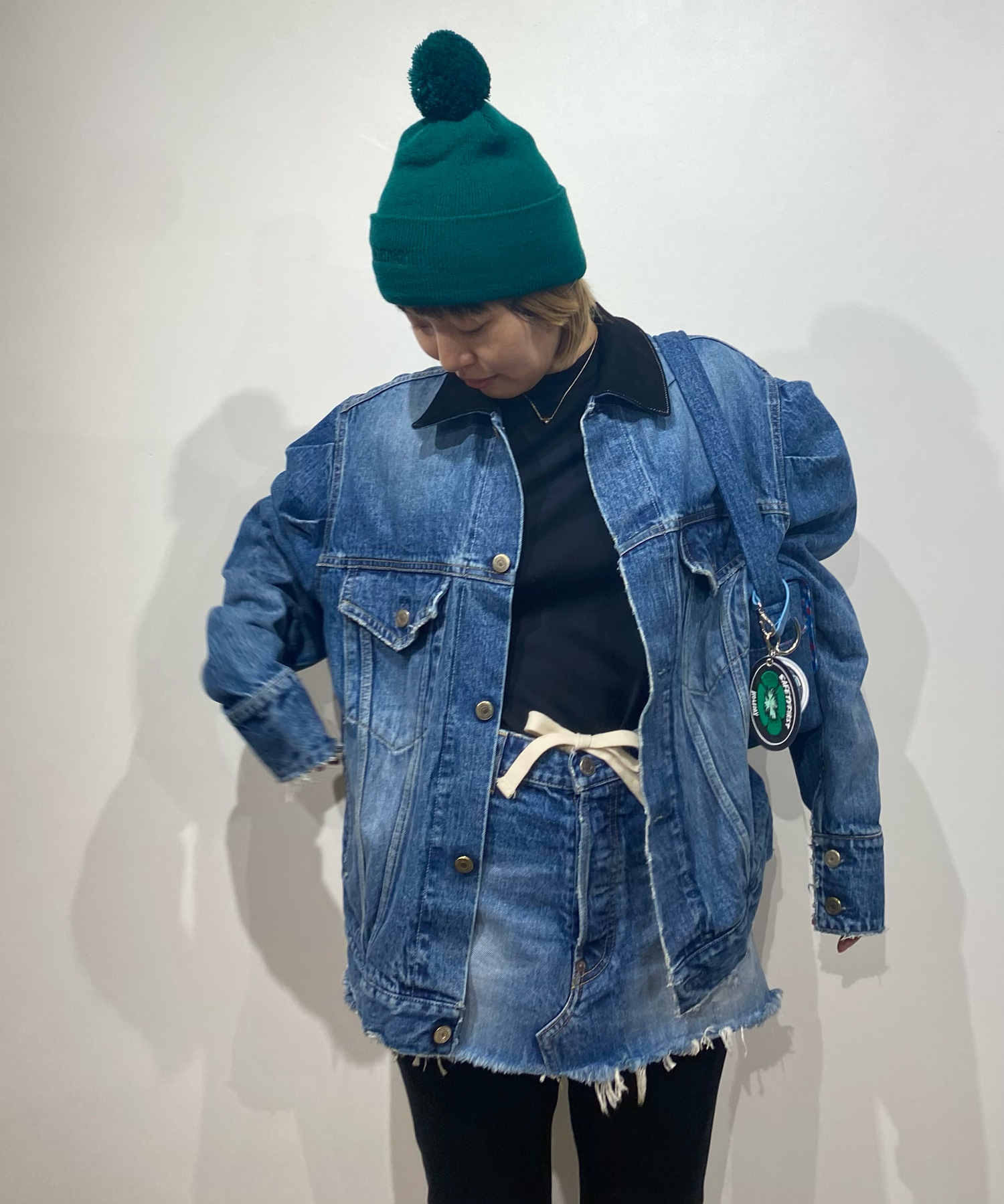 DAMAGE DENIM MINI SKIRT｜HOLIDAY（ホリデイ）OFFICIAL ONLINE STORE