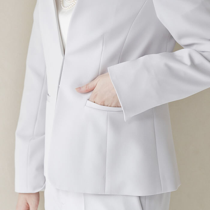 ストレッチ素材のノーカラージャケット 9号・ライトグレー｜東京