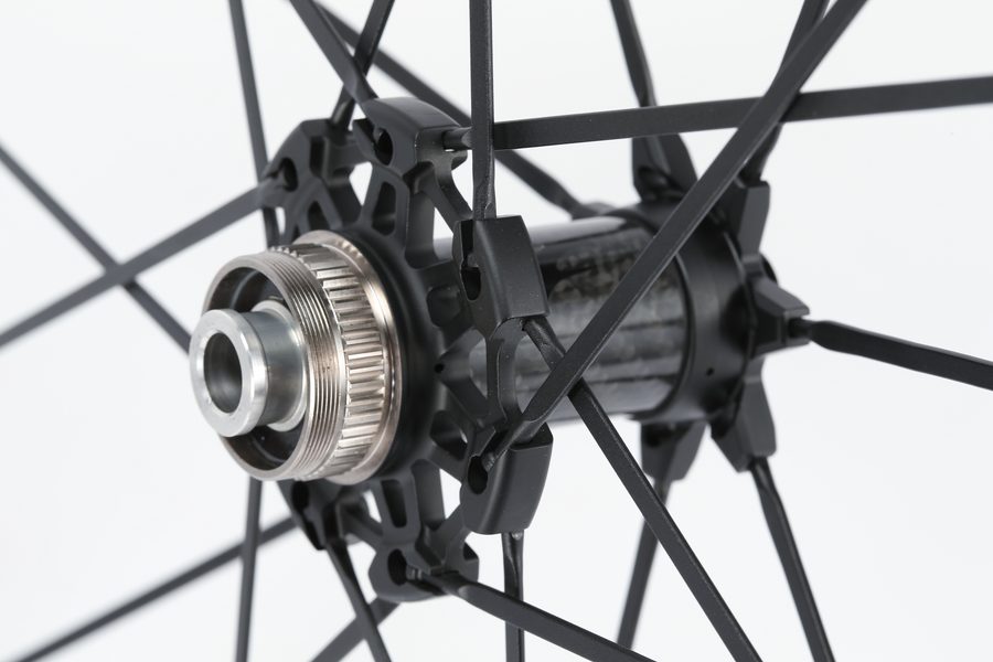 FULCRUM（フルクラム）踏み出しの軽さが際立つレーシングゼロカーボン