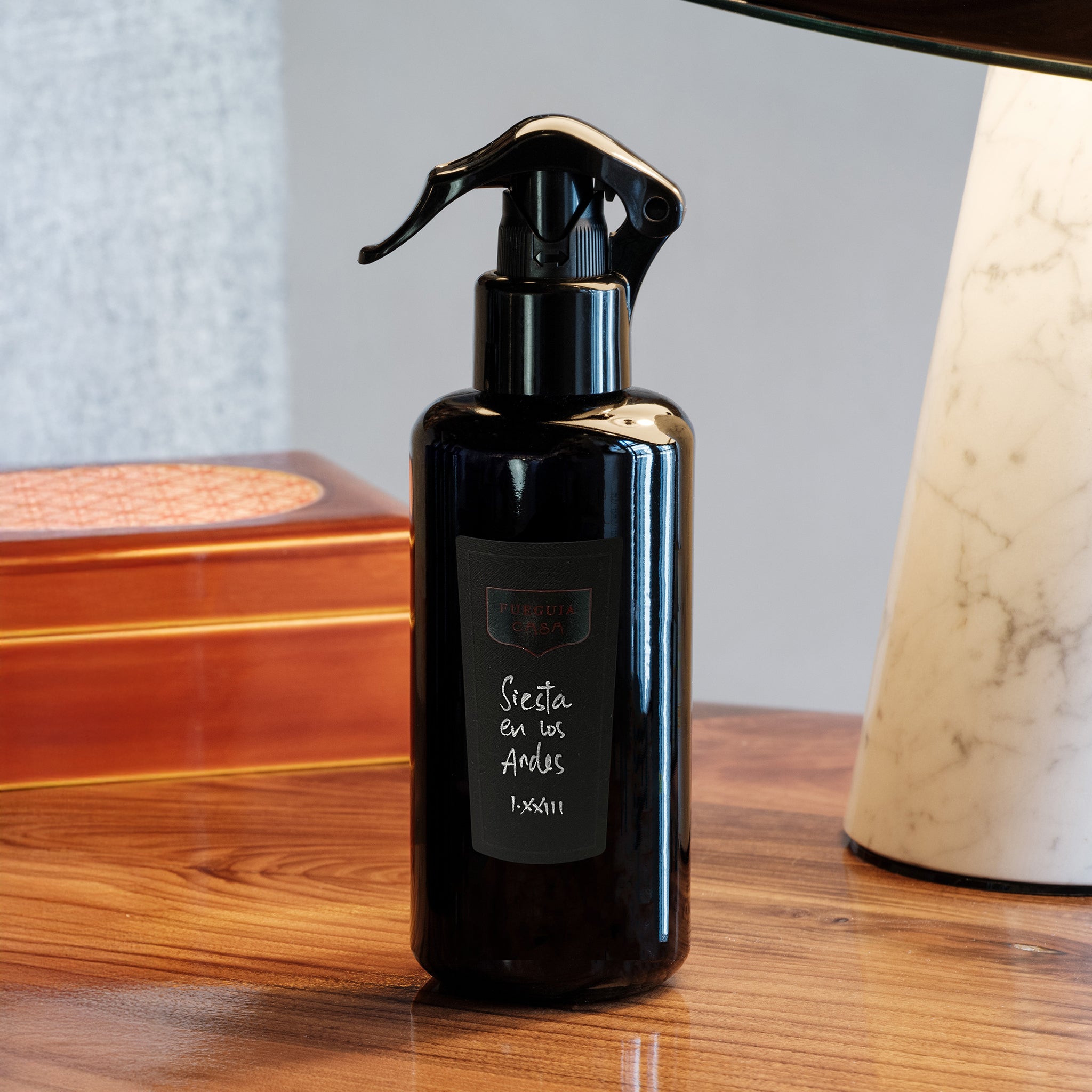 FUEGUIA 1833 | Luna Roja｜ルナ ロハ – FUEGUIA 1833 Japan Online